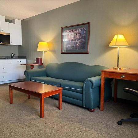 Days Inn By Wyndham Whitecourt Zewnętrze zdjęcie